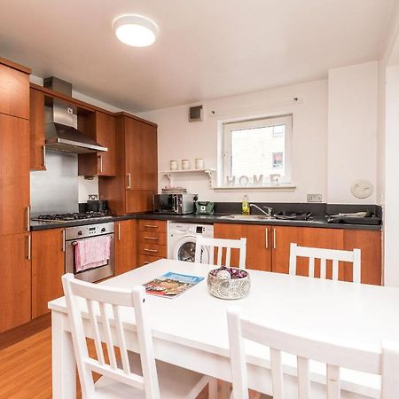 Modern Spacious 3 Bedroom City Centre Apartment - Free Parking - Private Balcony 에든버러 외부 사진