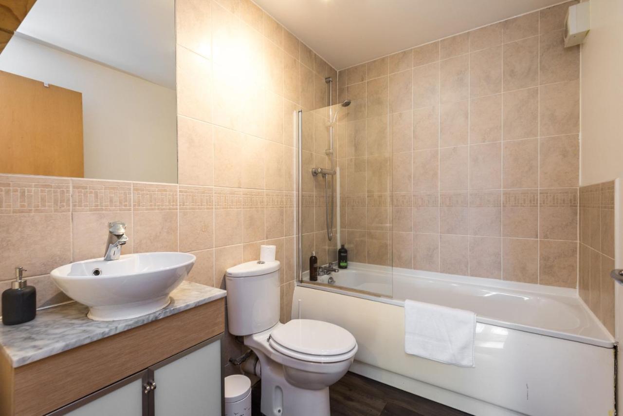 Modern Spacious 3 Bedroom City Centre Apartment - Free Parking - Private Balcony 에든버러 외부 사진