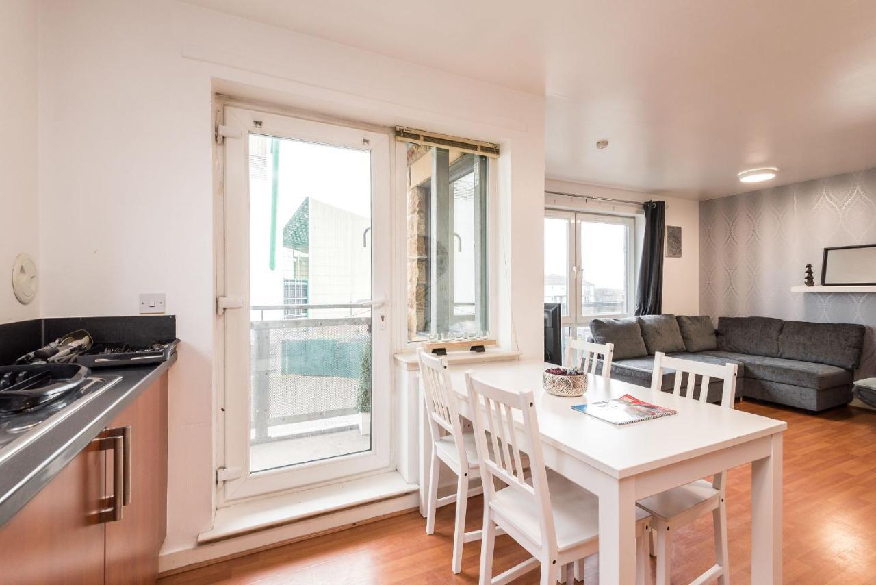 Modern Spacious 3 Bedroom City Centre Apartment - Free Parking - Private Balcony 에든버러 외부 사진