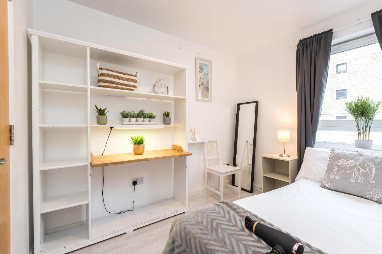 Modern Spacious 3 Bedroom City Centre Apartment - Free Parking - Private Balcony 에든버러 외부 사진