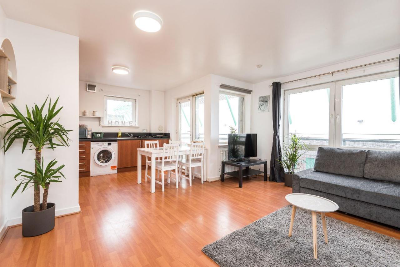 Modern Spacious 3 Bedroom City Centre Apartment - Free Parking - Private Balcony 에든버러 외부 사진