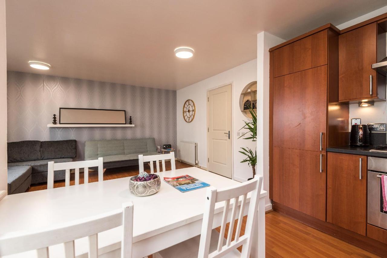 Modern Spacious 3 Bedroom City Centre Apartment - Free Parking - Private Balcony 에든버러 외부 사진