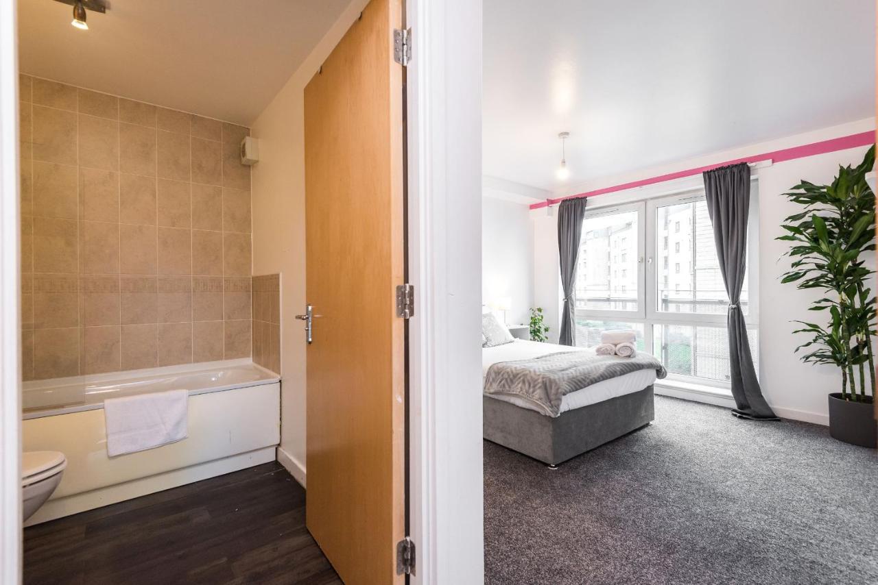 Modern Spacious 3 Bedroom City Centre Apartment - Free Parking - Private Balcony 에든버러 외부 사진