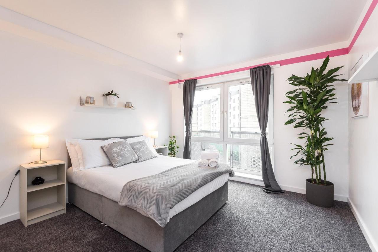 Modern Spacious 3 Bedroom City Centre Apartment - Free Parking - Private Balcony 에든버러 외부 사진