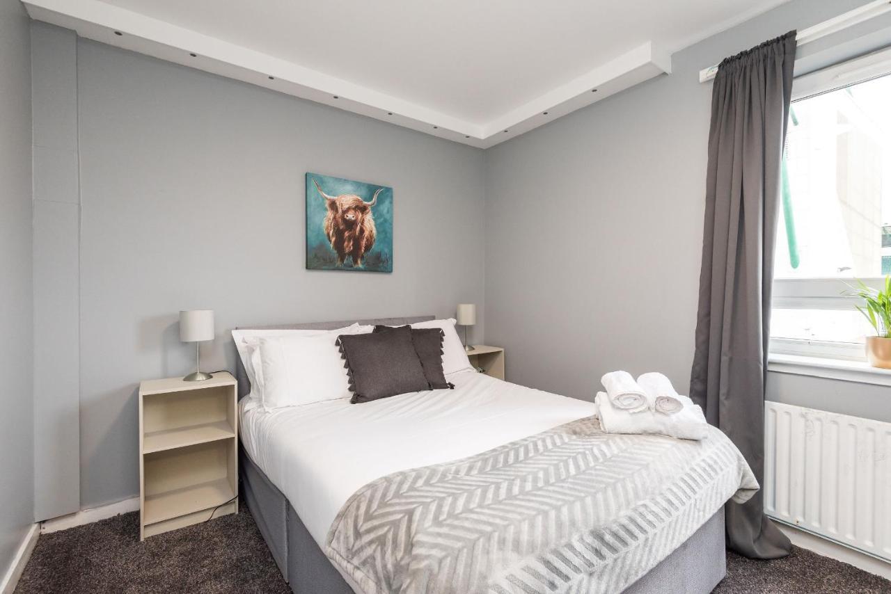 Modern Spacious 3 Bedroom City Centre Apartment - Free Parking - Private Balcony 에든버러 외부 사진